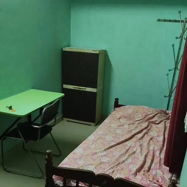 Purple House Gents PG Near Infopark – Single & Sharing Rooms Available