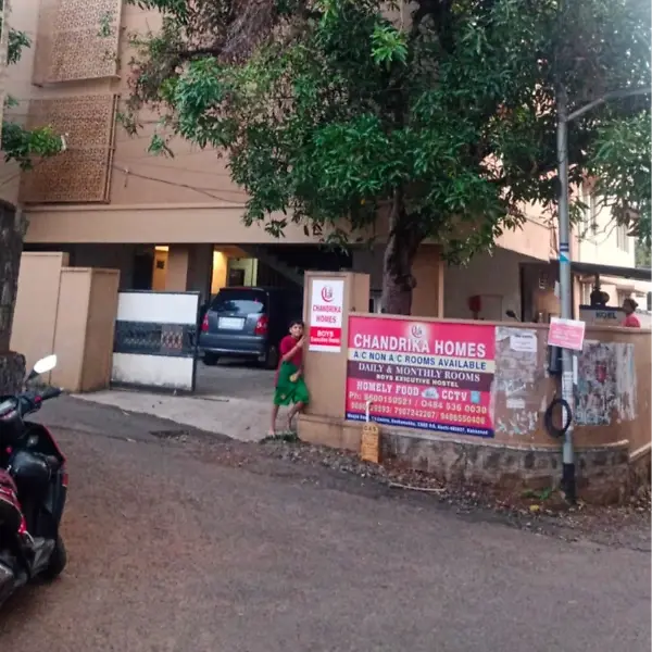 Chandrika Homes Boys Hostel Kakkanad – Men's PG Near CSEZ & Infopark